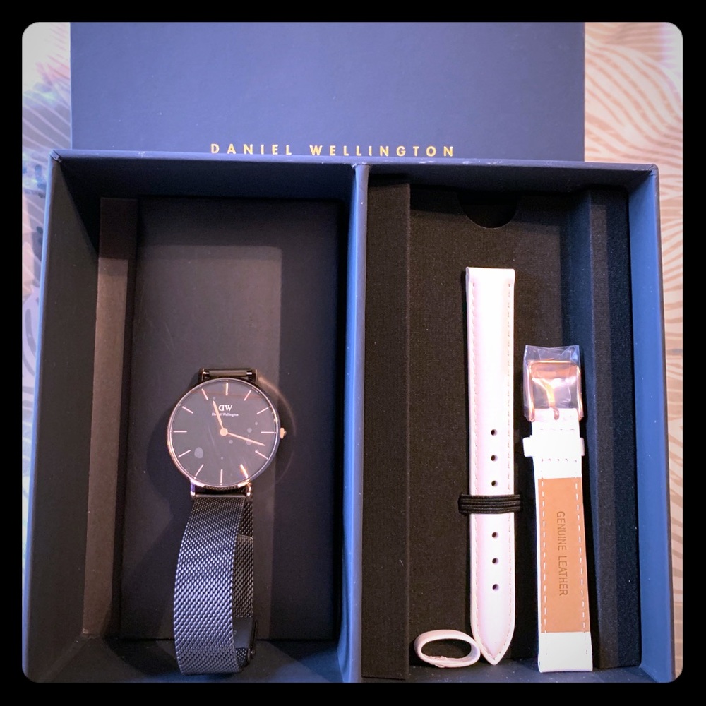 NIB Daniel Wellington Classic Blk 32mm + Wht Band!